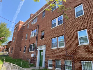 811 Barnaby St SE exterior